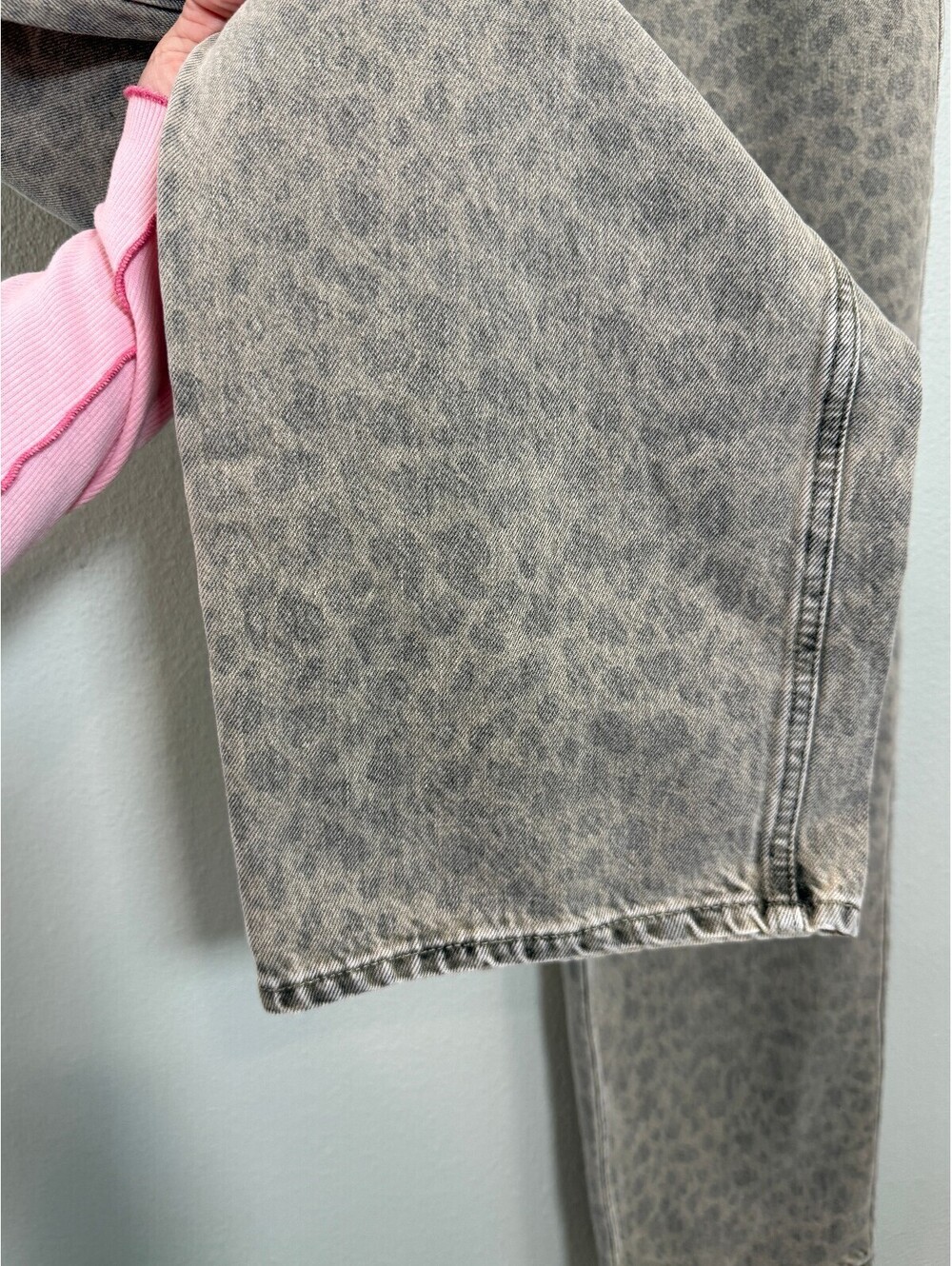 Universal Thread Mid Rise 90s Baggy Jean's In A Cheetah Print - Women's 12 - Picture 4 of 7